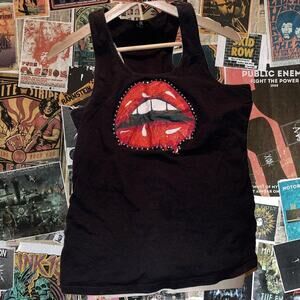 Vintage lips graphic black tank top